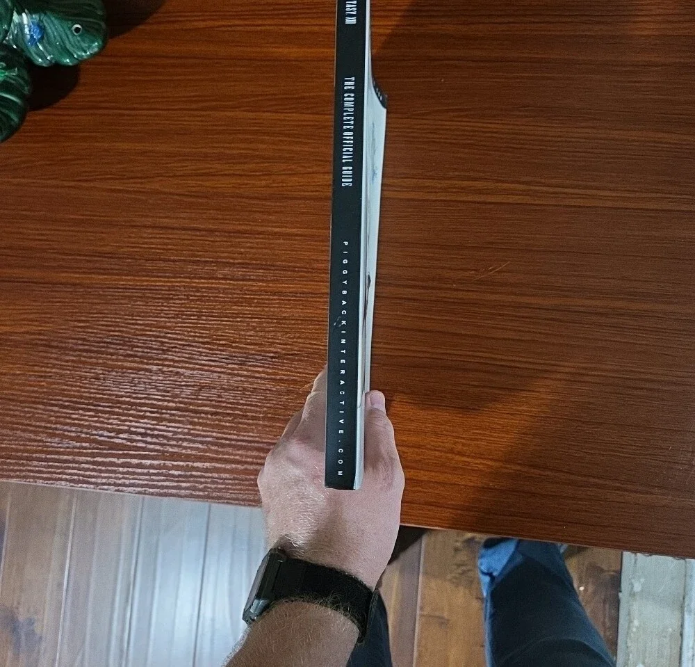 Final Fantasy XIII Official Guide - GAMESTOP Store Copy (RARE)